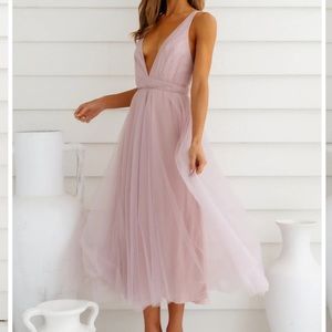 NEW Deep V-Neck Tulle Midi Dress